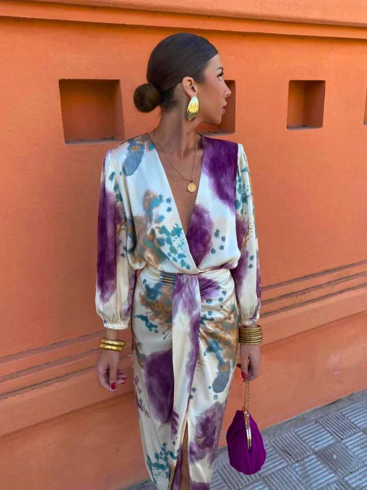 Elegant Curve-Enhancing Dress