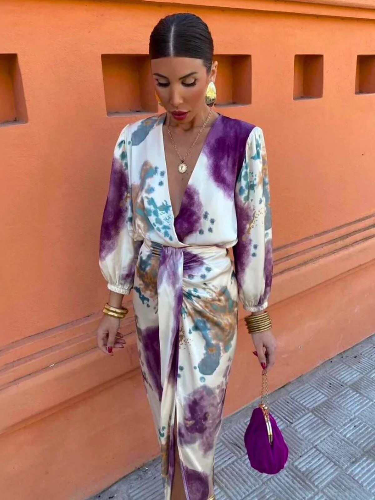 Elegant Curve-Enhancing Dress