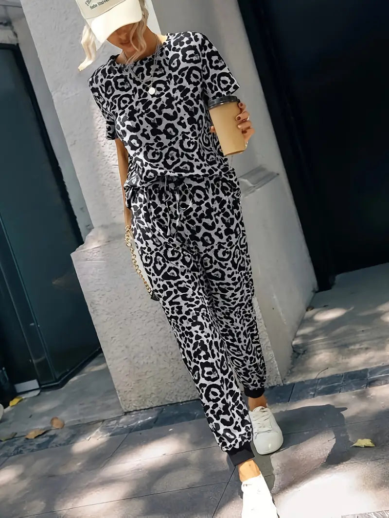 Leopard Figure-Skimming Jumper