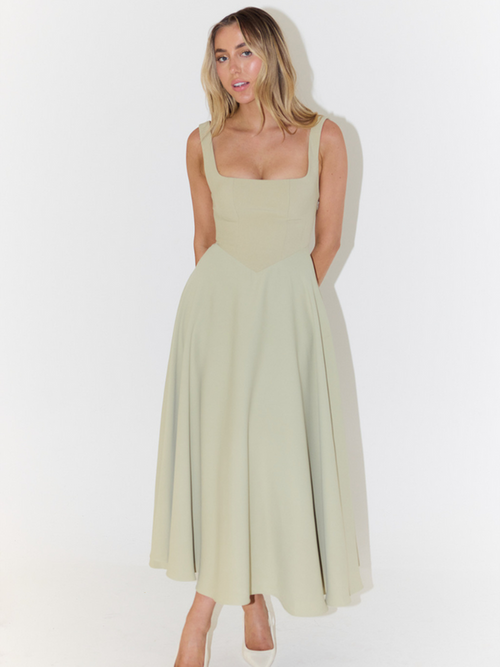 Elegant Figure-Enhancing Midi Dress