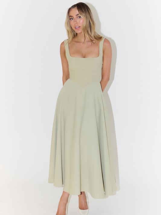 Elegant Figure-Enhancing Midi Dress