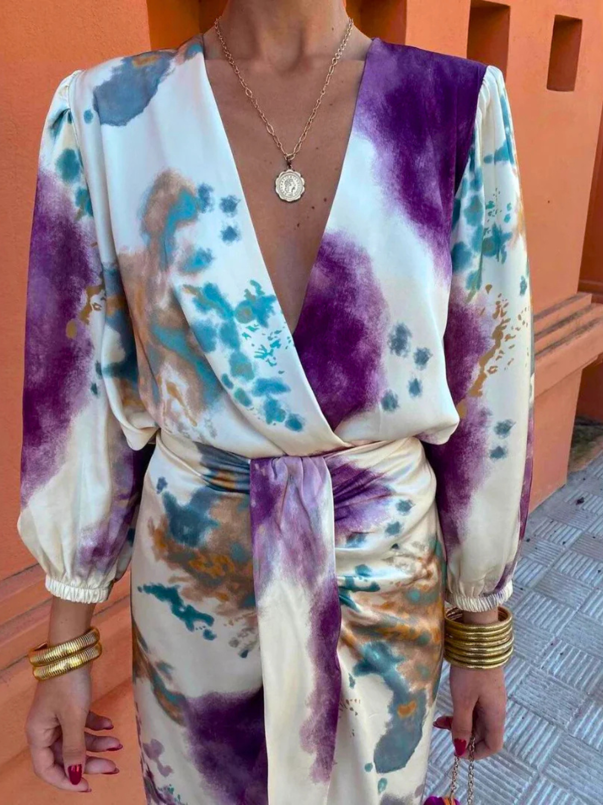 Elegant Curve-Enhancing Dress