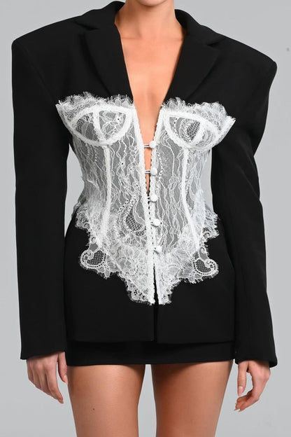 Chic Lace Blazer: Flatter Your Waist